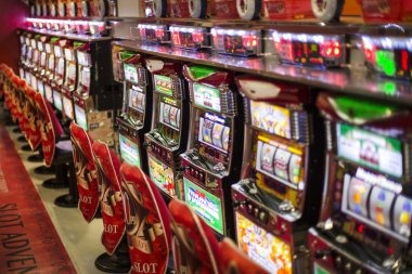 Antarmuka deposit Three Card Poker menampilkan berbagai metode pembayaran termasuk DANA, OVO, GoPay, ShopeePay, LinkAja, QRIS, dan transfer bank